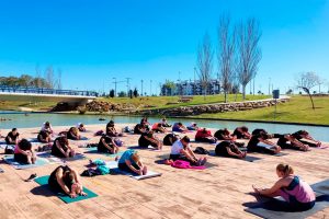 10 - Clase de yoga solidaria a favor de Romeo y de bienvenida a la primavera en Dos Hermanas