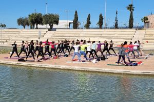 17 - Clase de yoga solidaria a favor de Romeo y de bienvenida a la primavera en Dos Hermanas
