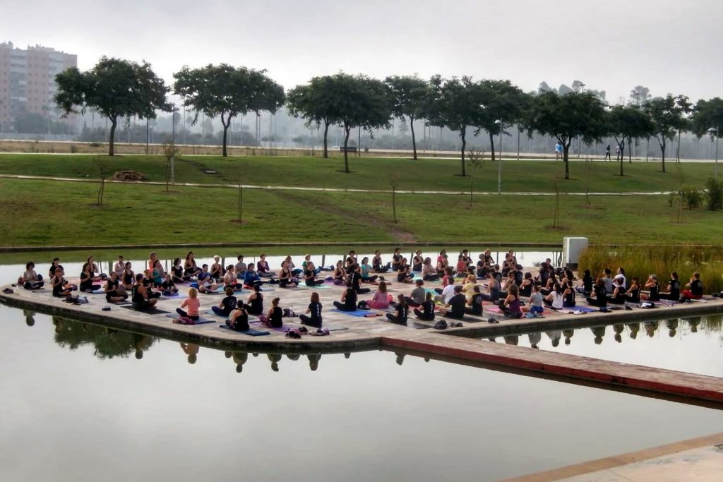 Bienvenida a la primavera clase benéfica - Susana Yoga Dos Hermanas